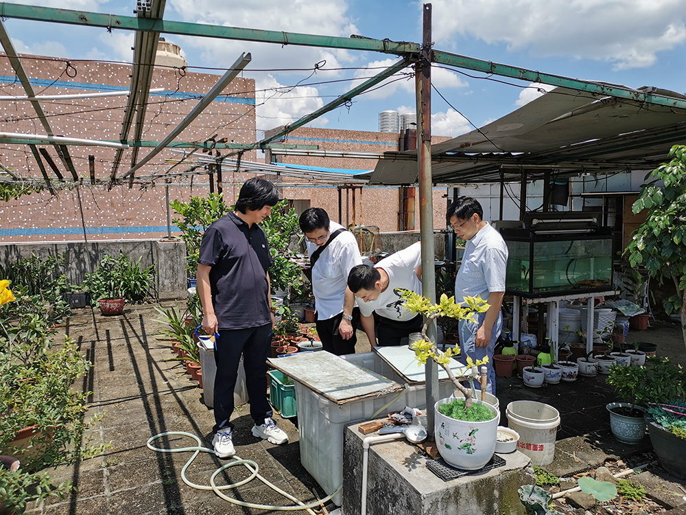 三德大康參觀銘森電子的小型農作物生態園